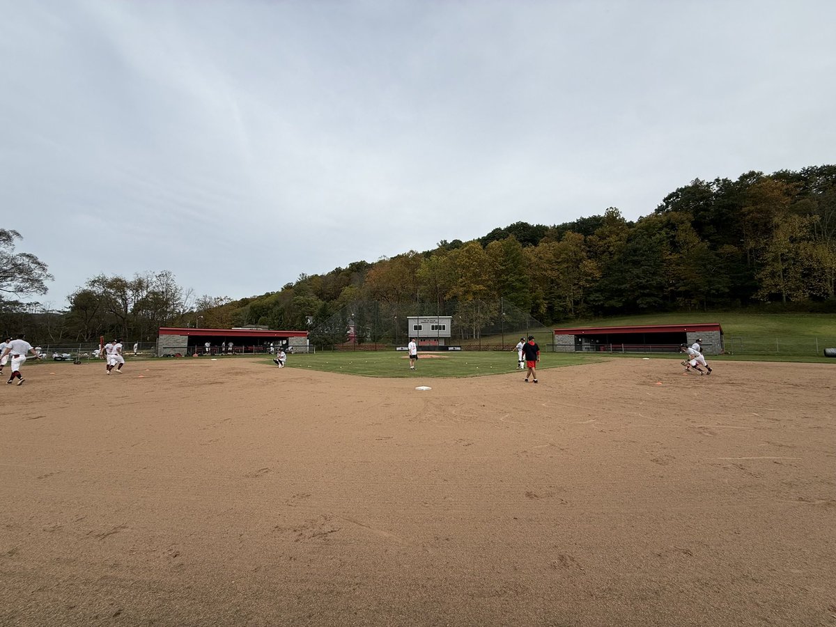 SenatorsBSB's tweet photo. Leaves are falling down, work is picking up. 
Weekend one in the books. 🍁 🍂 ⚾️
#SenatorBaseball https://t.co/5ujNZPfsjG