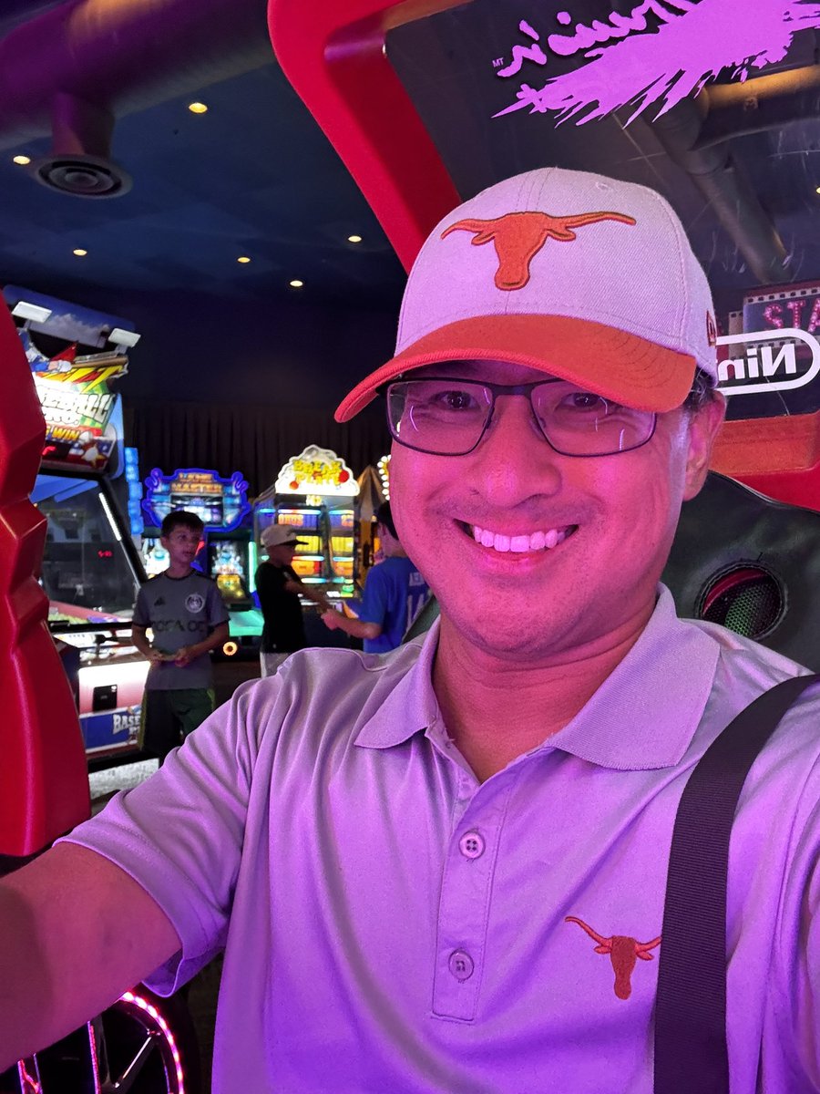 jonathan_shen7's tweet photo. “Drivers, Start Your Engines” 🚙 🏎️ 💨 @OutletsatOrange @DaveandBusters #happysaturday #carracing #daveandbusters https://t.co/mhXyKYfLSo