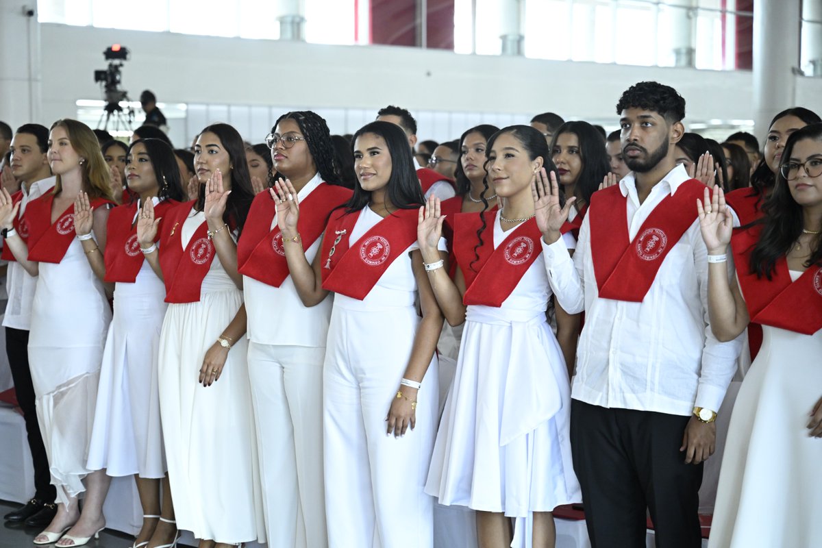 intecrd's tweet photo. @grupotherrestra INTEC gradúa a 945 profesionales y su rector los llama a “rediseñar” el mundo 
https://t.co/qT8HaScGA3   

#GraduaciónINTEC https://t.co/pc3FFqrM16