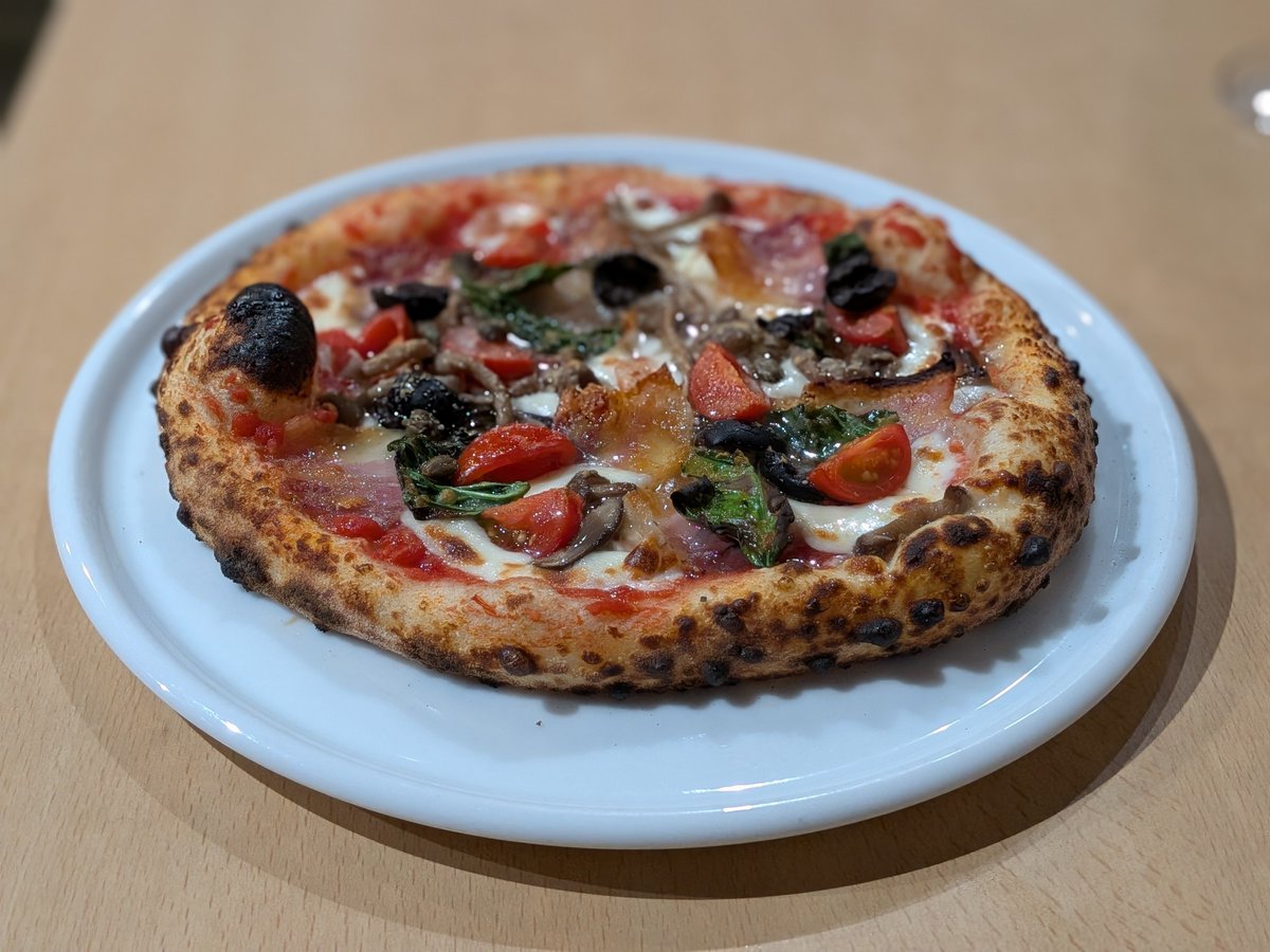 LgnoreA's tweet photo. 🍕活

福島県福島市

天然酵母ナポリピッツァPizzeriaRapporti

カプリチョーザ
セット

生地がもちもち美味し(*´ω｀*)
これだけ安くて美味い！

ドットーレ行きにくくなったから、助かった(´；ω；｀) https://t.co/p6BNsC0yyT