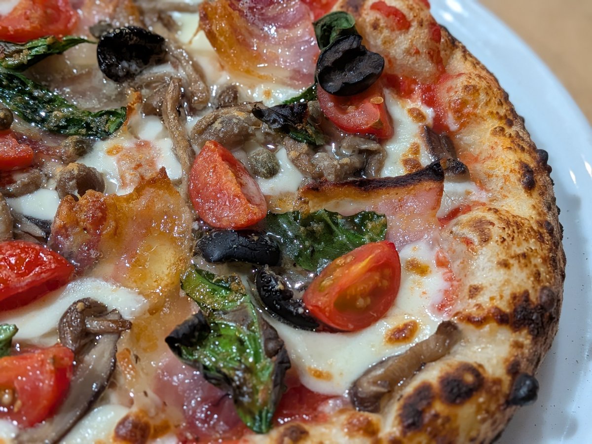 LgnoreA's tweet photo. 🍕活

福島県福島市

天然酵母ナポリピッツァPizzeriaRapporti

カプリチョーザ
セット

生地がもちもち美味し(*´ω｀*)
これだけ安くて美味い！

ドットーレ行きにくくなったから、助かった(´；ω；｀) https://t.co/p6BNsC0yyT