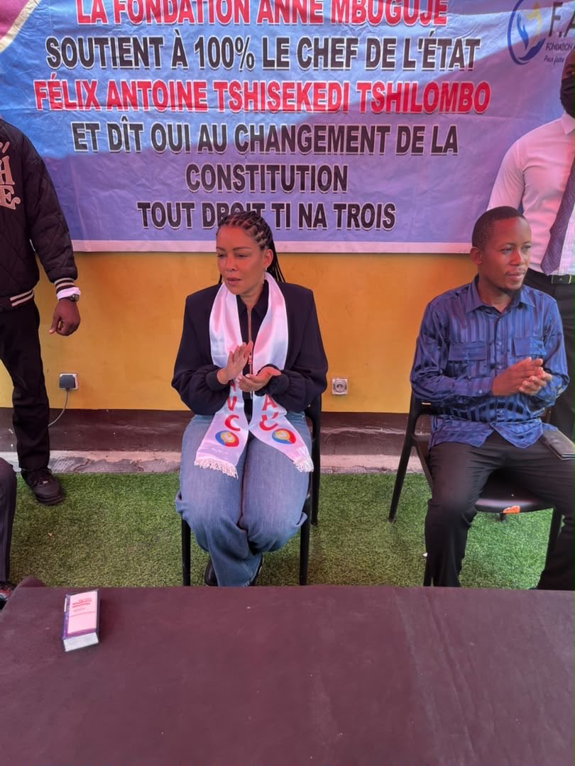 BileleJonathan's tweet photo. #RDC: La Sénatrice Anne MBUGUJE @anne_mbuguje au chevet des jeunes de Terminus et Salongo pour restaurer la paix par le dialogue. Elle annonce via sa Fondation (FAM) la réinsertion scolaire et le financement des PME pour redonner espoir à la jeunesse. https://t.co/6Jtlv7znNc