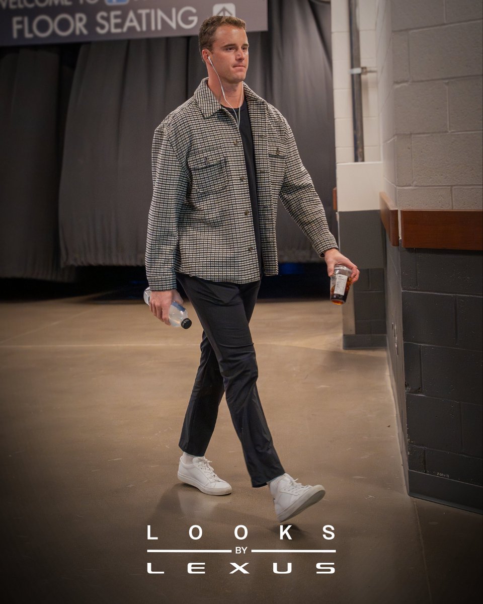 DallasStars's tweet photo. Let's get the night started https://t.co/RDmMbF76dE