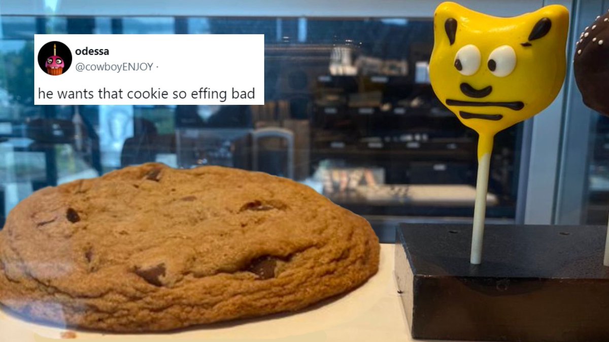 GoatFromTheDark's tweet photo. Ralsy eyeing up a cookie 3 feet taller than him with an ass so fat it could engulf him entirely. https://t.co/5NvqHuajMZ