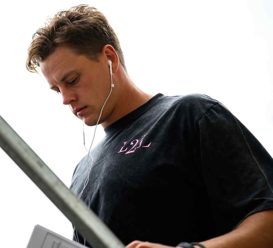 CincyBengalsBR's tweet photo. MIAMI, BABY!

Joe Burrow chegando em Miami para o jogo da Semana 5! https://t.co/qTekIWze6l