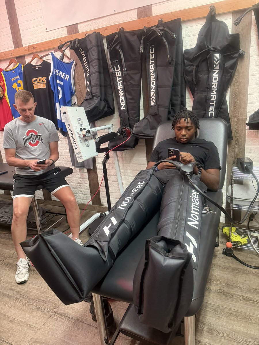 DonjeromeJ's tweet photo. Recovery Saturday, appreciate my recovery specialist, always keeping me on point. https://t.co/K2Hs8Cyuzv