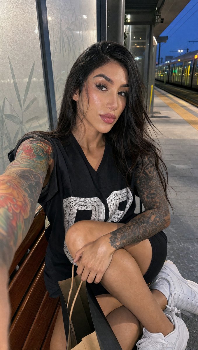 xlsofialeon's tweet photo. A trans girl with a little too much confidence. One word for how today feels. https://t.co/vnIbFJc5w9