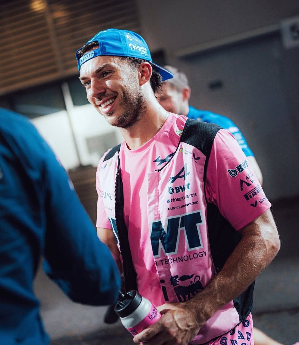 gaslyarchive's tweet photo. BACKWARDS CAP PIERRE IS BEST THING EVER https://t.co/kCeaesaKJP