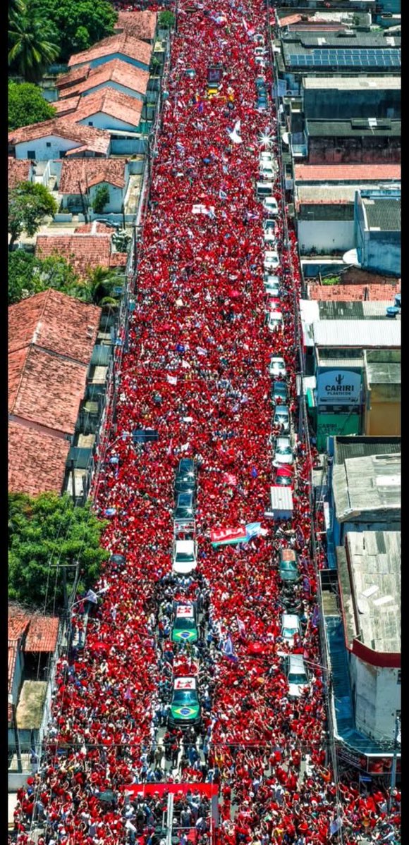 mariiobarbosa's tweet photo. A Constituição é do povo brasileiro, fruto da nossa soberania, e nenhum poder no mundo pode tirá-la de nós. Natal que coisa linda, fizemos história. Simbora eleger Cadu governadore Lula Presidente ❤️⭐️✊🏾1️⃣3️⃣
#LulaEmNatal @LulaOficial @caduxavier https://t.co/RO7hC71VSE