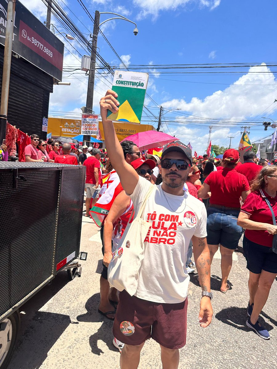 mariiobarbosa's tweet photo. A Constituição é do povo brasileiro, fruto da nossa soberania, e nenhum poder no mundo pode tirá-la de nós. Natal que coisa linda, fizemos história. Simbora eleger Cadu governadore Lula Presidente ❤️⭐️✊🏾1️⃣3️⃣
#LulaEmNatal @LulaOficial @caduxavier https://t.co/RO7hC71VSE