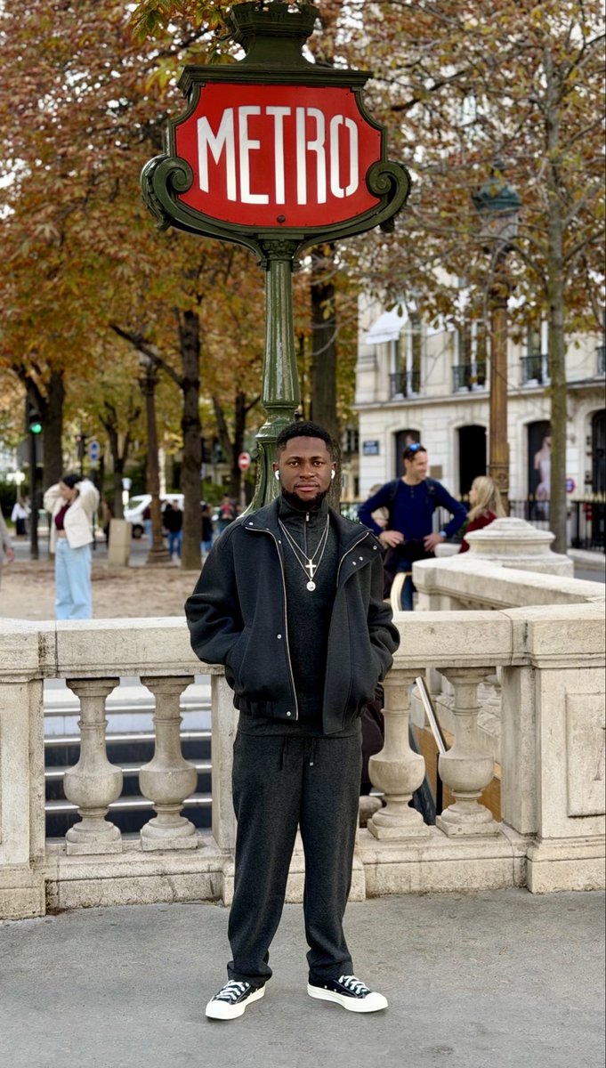 BileleJonathan's tweet photo. Avoir beaucoup d’idées ne vaut rien sans le courage d’en réaliser une, tu veux tellement bien faire que tu n’agis plus du tout. https://t.co/hjS6MqRCM9