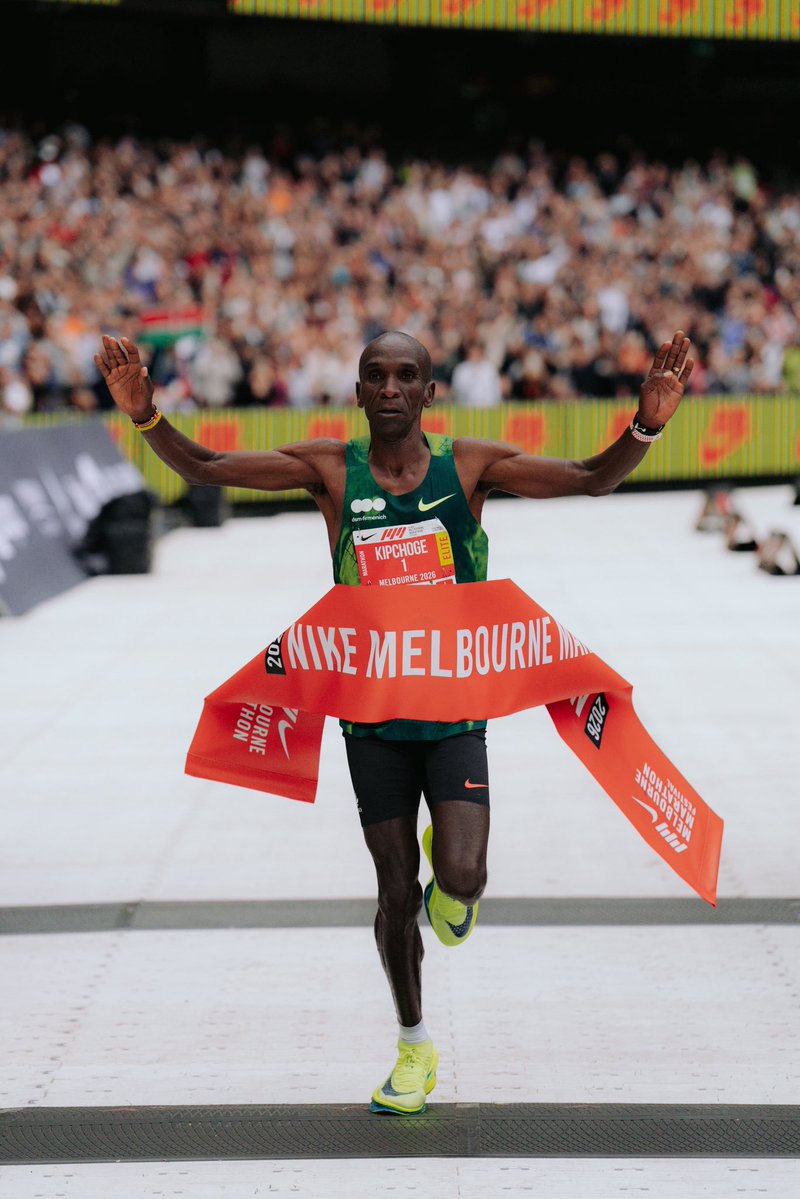 dsmfrunningteam's tweet photo. The greatest of all time is the fastest ever on the streets of Melbourne. 🥹❤️

Eliud Kipchoge wins the @melbmara in a new course record of 2:09:10.

#EliudsRunningWorld https://t.co/RTHzaT1YYw