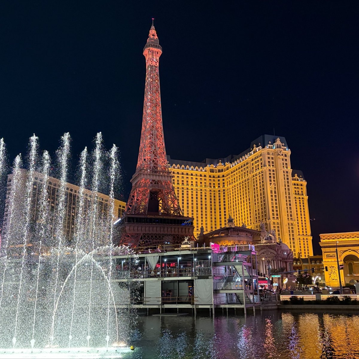 boldthinkingcat's tweet photo. #Vegas https://t.co/30tDKCywgt