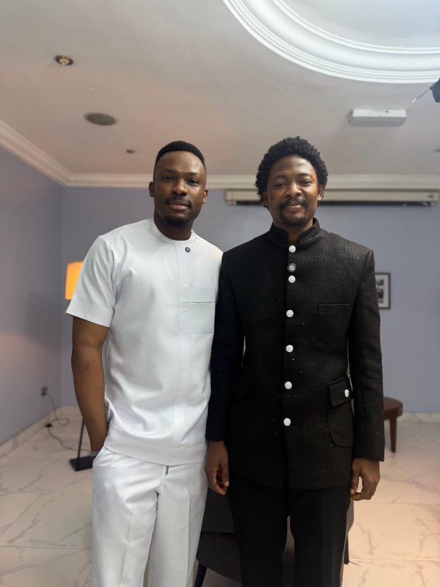 Ebyfyn2's tweet photo. I’m all sat for Aikou and  Heroes Daniel’s Interview 💚💚💚. See as Aikou looks so good  😊 
I choosed right @AikouAjanaku 

#BBNaija #Aikou https://t.co/lKlmk6YsHU