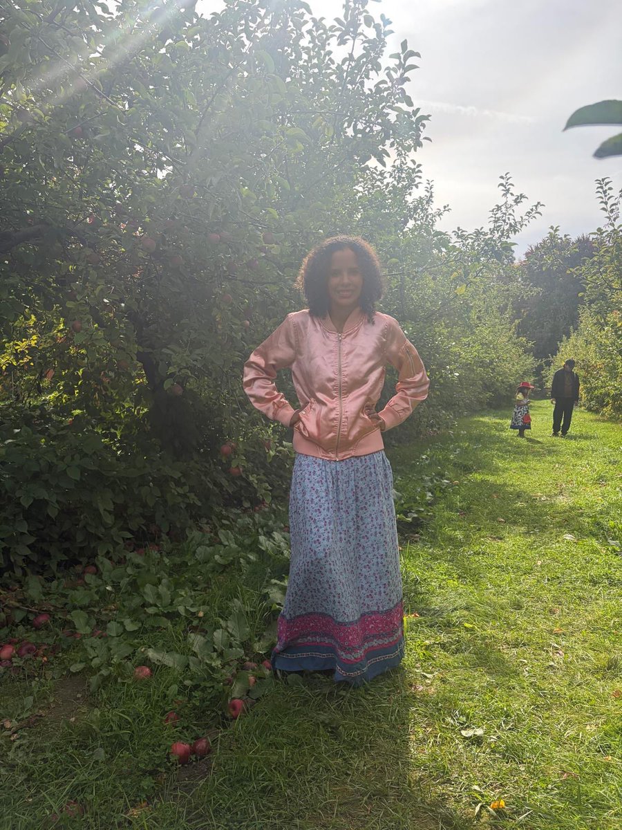 Msstephaniee_'s tweet photo. Stephanie in the farm ! https://t.co/0J1cdARwv6