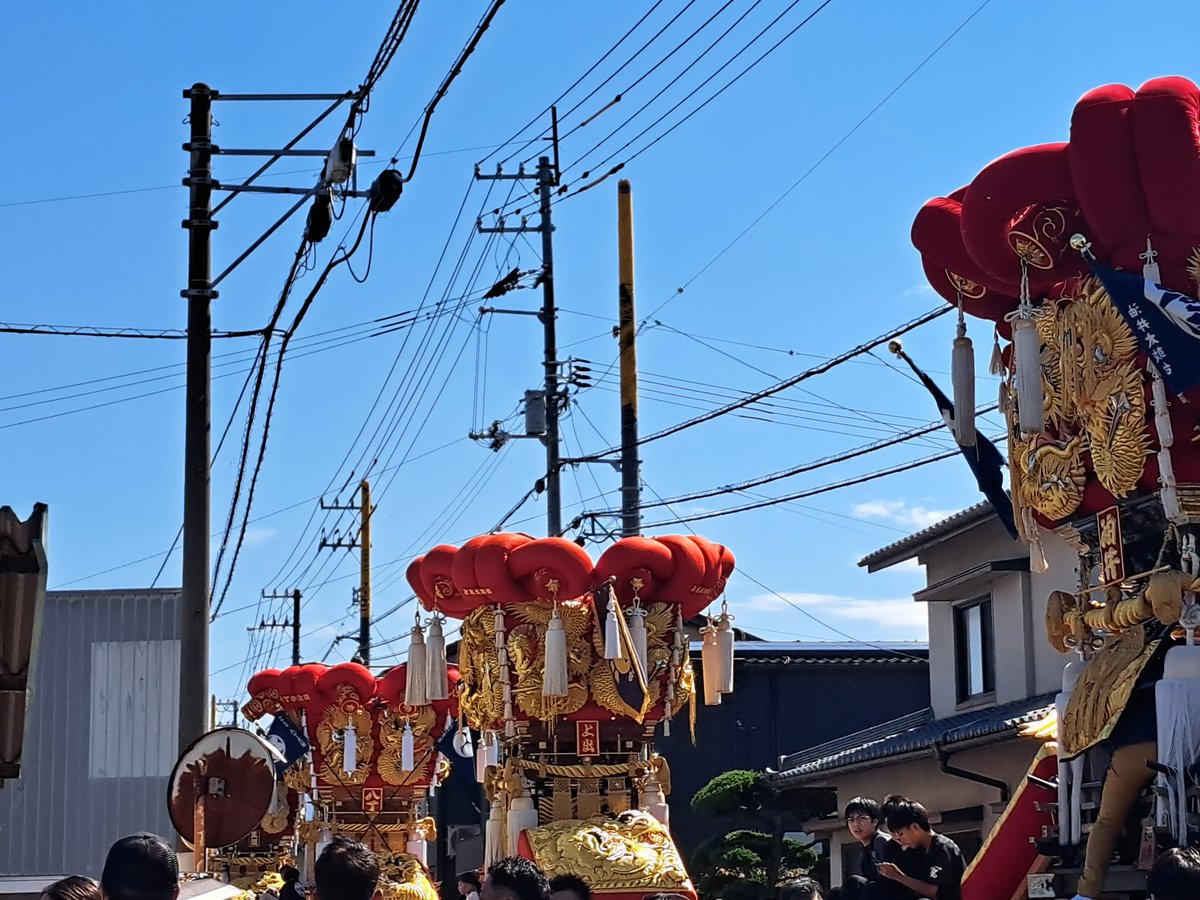 MA90185043's tweet photo. うん十年ぶりに地元の秋祭りに行ってきた🎌
我が地区の太鼓台統一寄せ全１２台が揃うのは稀で…めちゃかっけぇくて圧巻テンション上がった✨️
綺麗で昔とは全く風習も違って、凄く羨ましーやった☺ https://t.co/bmDn3u6b7O