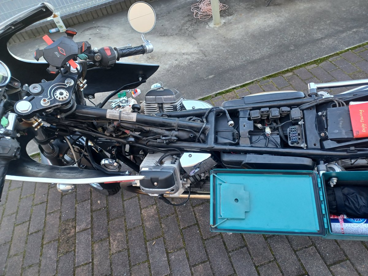 v7_Cafe's tweet photo. ん~…?
そんなに汚れてない…?
←新品
→取った方
#MOTOGUZZI #V7 https://t.co/7pOfk7sFkF