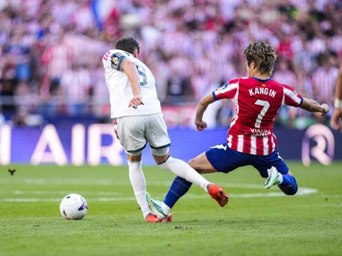 iivanr_'s tweet photo. @aya9535 @rfef @realmadrid @VillarrealCF @CTARFEF Se me olvidó esta del otro día, dices?, pues tienes razón. Roja evidente, y ni amarilla. https://t.co/2b1dnwOH6C