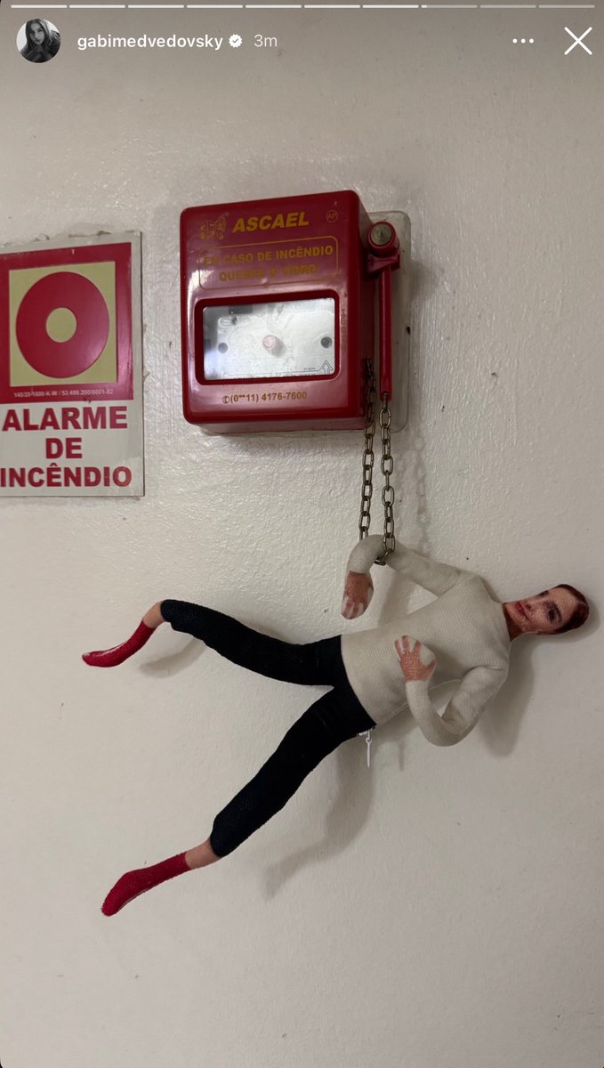 kccabeyoes's tweet photo. meu Deus eu to rindo igual uma idiota dessas coisas KKKKKKKKKKKKKKKK vsf que menina especial https://t.co/AydN43PsBP