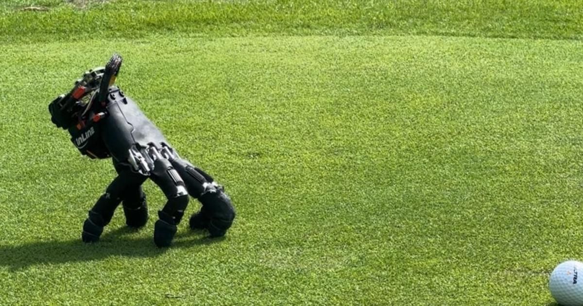 sasakitoshinao's tweet photo. 市販のロボットハンドを改造して、手だけで歩けるようにしたロボット。けっこう気色悪いです。「手のひらを地面につけてズリズリ進むのではなく、5本の指先で体を支え、指を一本ずつ動かして進んでいきます」。動画あり。↓ https://t.co/8P2VHFQGN1