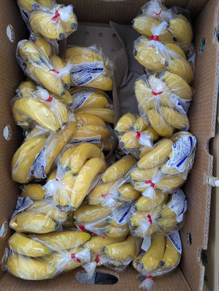 silver_farm_vc's tweet photo. おはようございます🌤️
八百屋のよっちゃんです🍌
今日は日曜日、美彩都 湯友楽で８〜１６時です。
ご来店お待ちしてます😊

#フォロー
#RP
#会計時画面提示
#新鮮野菜プレゼント

【今日のオススメ】価格は税込
バナナ1袋→¥100
トマト1袋→¥250 https://t.co/NXXOLW0eVv