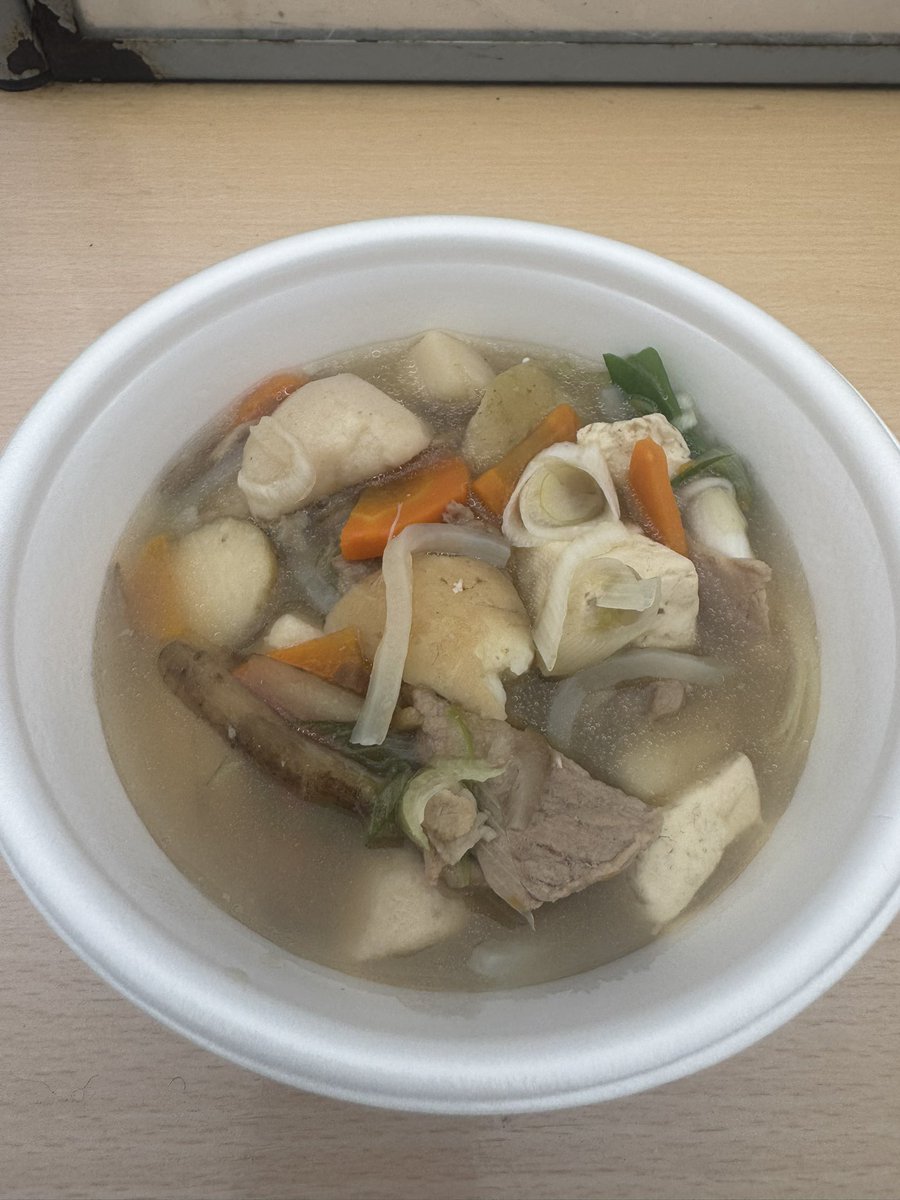 g178504's tweet photo. 収穫祭で芋の子汁あるということで珍しくランニング前に神子田朝市。
薄味♪ https://t.co/jsUiyT7E1V