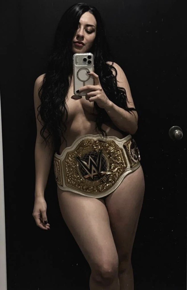 SamanthaDoesPHX's tweet photo. Who did it better? Me or @Steph_Vaquer #WWE #MoneyInTheBack #BadAss #Sexy https://t.co/yirl1Zip5T