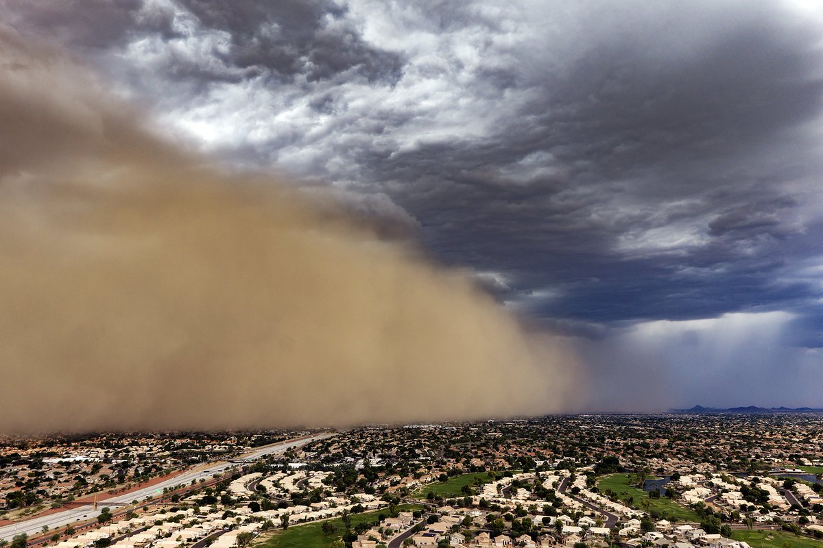 rebilasphoto's tweet photo. While sitting at lunch I looked at radar and saw a haboob approaching so I went in parking lot and launched my drone to shoot a rare October haboob converging on Phoenix. #azwx

📸 @rebilasphoto https://t.co/dlgi9UJRay
