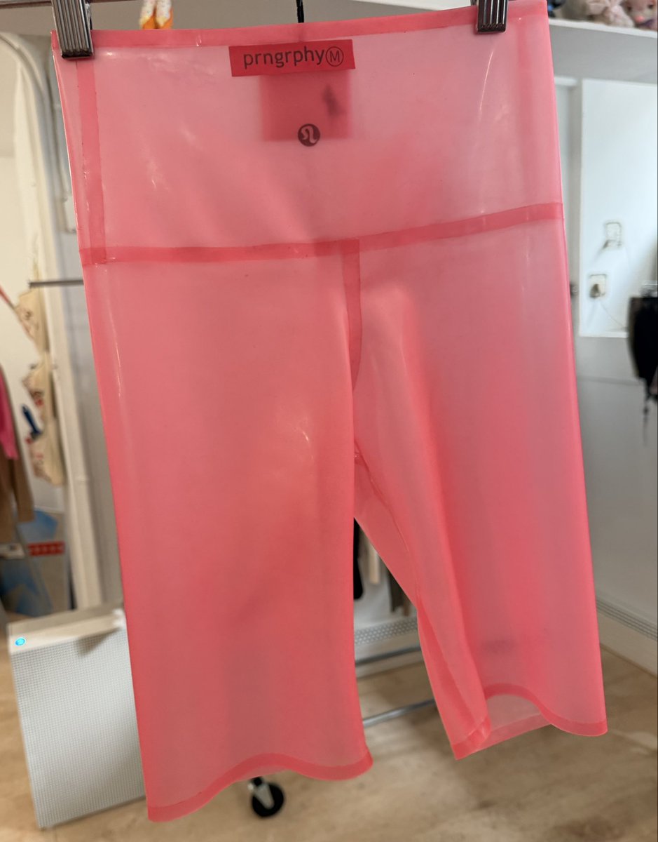 monolilium's tweet photo. latex lulu lemon parody set at fussy https://t.co/94Xjx76oha
