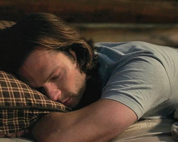 keepurpl's tweet photo. Just realised why Sam sleeps more on his stomach than on his back:'( (we all gotta die) https://t.co/cHQnkvnxdI