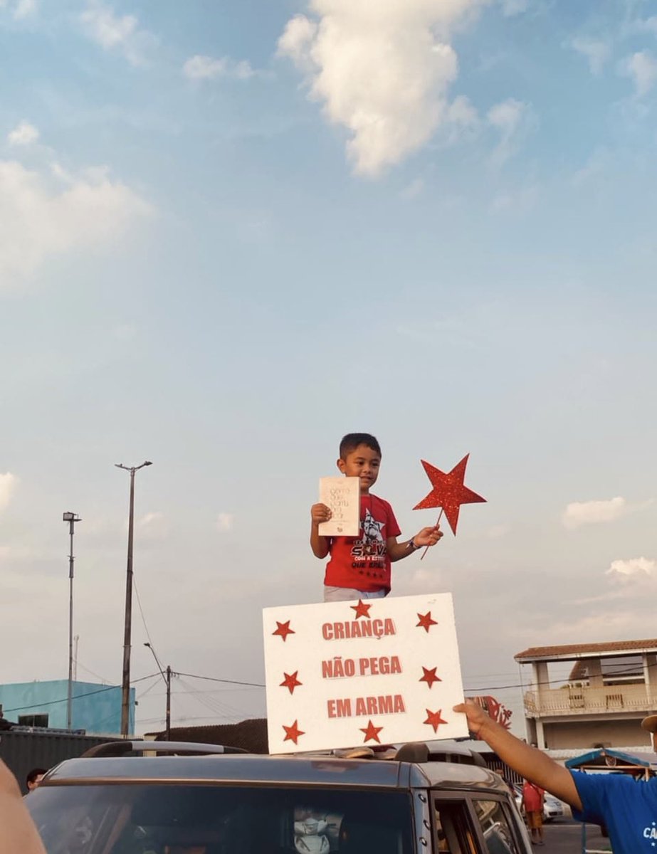 taylontvrs's tweet photo. Minha amada Parintins servindo muito no protesto. ⭐️❤️✊🏾 https://t.co/odK1SRDM2y