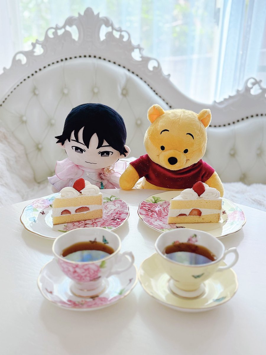 Aria12071111's tweet photo. おはようございます。今日はついに🪽ぬいくんたちとお茶会✨️わ〜長年の夢が叶った💕ご自分の推しぬいたちとお茶会されてるのをお見かけして素敵だなぁ❤と憧れていたので嬉しい〜。｢🪽ぬいくん｣と呼ばせて頂くことにしてこれから時々一緒にお茶会をしたいと思います😆🫶 #シャワハー  #羽生結弦 https://t.co/MCAbo7yK0n
