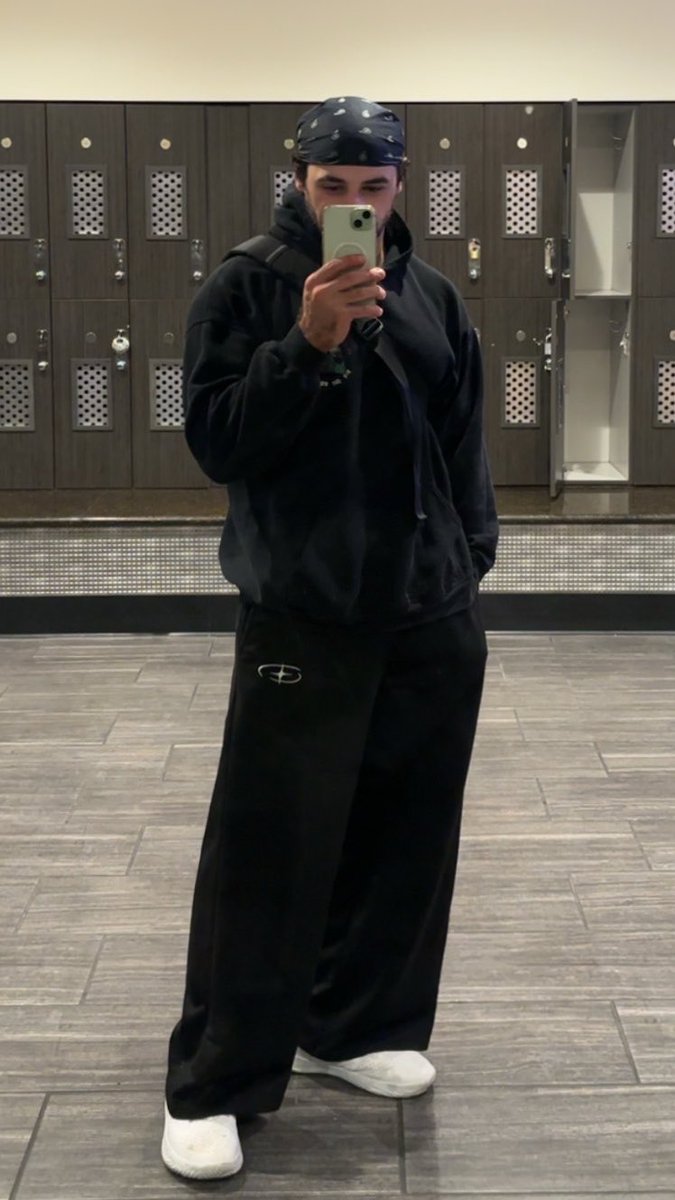 HondWasbeer's tweet photo. How my fits have been recently https://t.co/jAl5TWBlQp