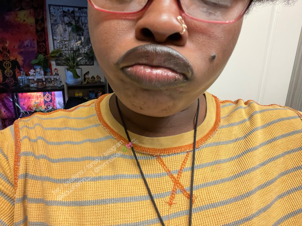 fernnstoes's tweet photo. bring your wallets when you try to talk to me pups :p 

findom :p https://t.co/rETtWhniIo