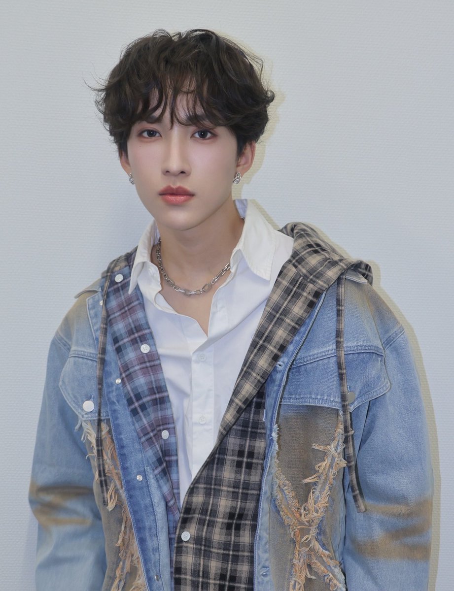 ms25252s's tweet photo. October 11 Sunday
1 year ago🐰
@Noeul_lee6
#NoeulJaljayo
#BoNoh #MagentaBoy #Noeulnuttarat #S2TheSunset #Horizone https://t.co/6pNqBD0ER4