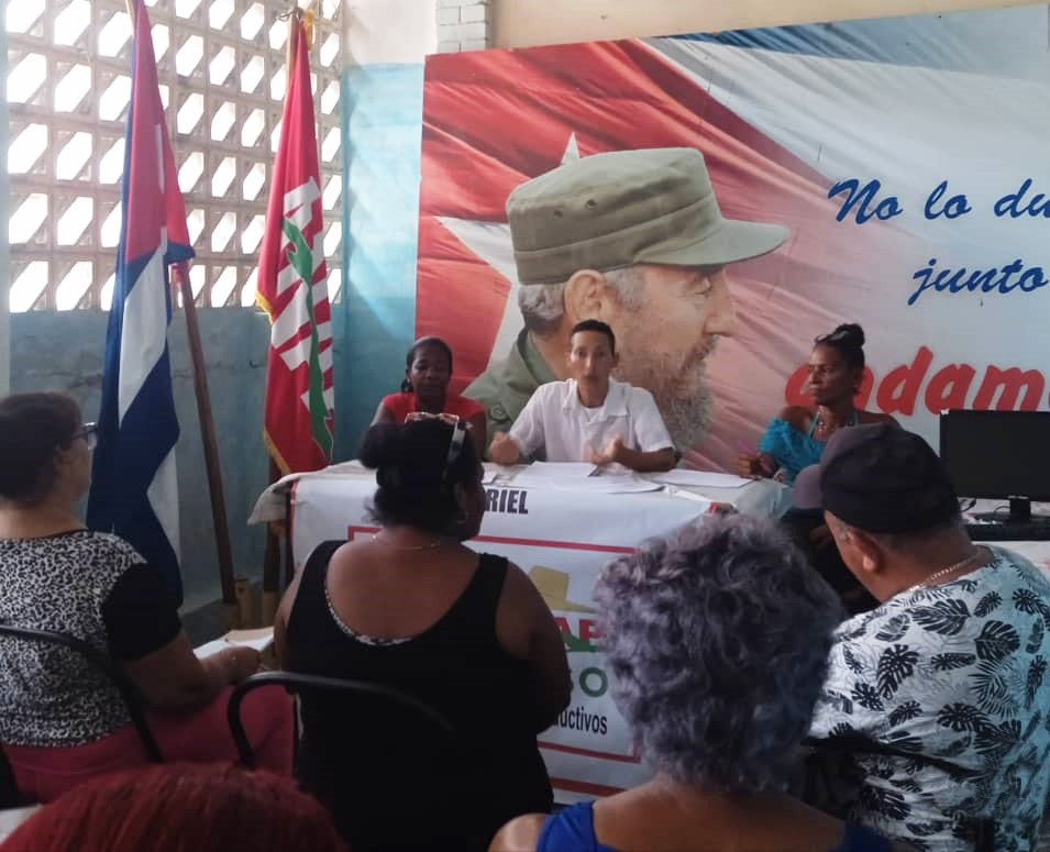 DiarioArtemisa's tweet photo. 🚜 Sesionó el Pleno Municipal de la @ANAP_Cuba en #Mariel. Yoisbel Flores La O, presidente municipal, subrayó la incidencia del campesinado en las transformaciones del sector agrícola, con avances en entrega de tierras en usufructo y alianzas económicas. 👇#ArtemisaJuntosSomosMás https://t.co/Xwlfk0yjN3