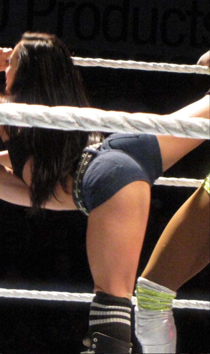 Que3nz_'s tweet photo. AJ Lee https://t.co/n0VwcHwlBz
