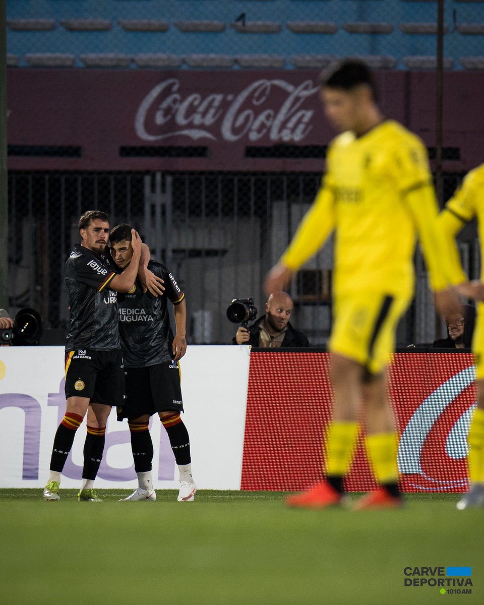 diegomiranda07's tweet photo. 1-0 Progreso. 

Peñarol no encontró los caminos para ser profundo. Fue un equipo horizontal que sólo pudo ser vertical con un par de cambios de frente a Espinosa. 

Lo dominó la imprecisión -mal PT de Umpiérrez y Cabrera- y la inseguridad defensiva -mal partido de Herrera-.

Entró bien Carroso en Progreso y "Magia" López le hizo pasar "las de Caín" a Ferreira.