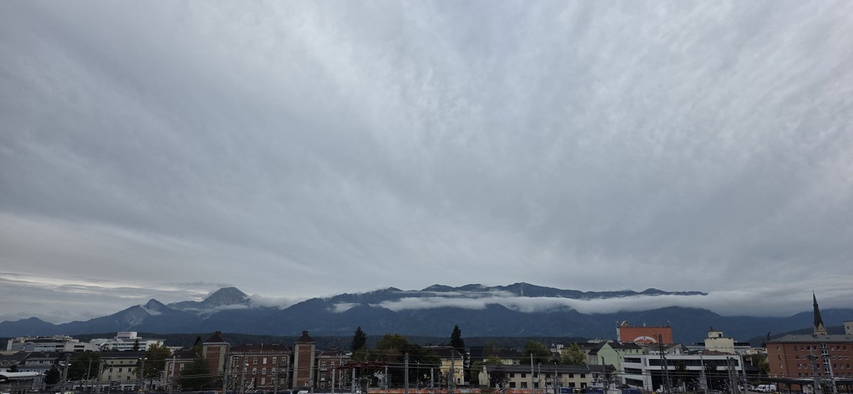 WWien10's tweet photo. 🍂 Villach-Lind erst grau, dann Sonne, abends kräftiger #Regen.
Top 3 geprüft:
🌡️ Villach-Wasenboden 17,5°, Finkenstein 16,9°, Lind 16,8°
🌧️ #Finkenstein 9,1 mm, Lind &amp; #Wernberg-Kletschach je 6,4 mm.
🌙 Nachts örtlich leichter Regen, Nebel möglich. #Villach https://t.co/oTeZiSG3eL