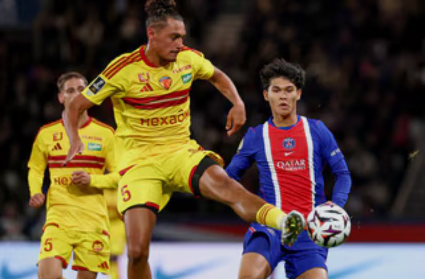 LeMansFC_Actu's tweet photo. 🎙️👀 @FlorentGautreau est convaincu que Le Mans FC a les moyens de se maintenir en Ligue 1 ! 💪
🗣️ « C’est une belle équipe. À chaque fois que je les ai vus jouer, c’est très agréable à regarder. À ce rythme-là, ils vont se maintenir » 👏🔴🟡
#PSGLMFC
@AfterRMC @MaximeChanot https://t.co/kFdhjBxDmD