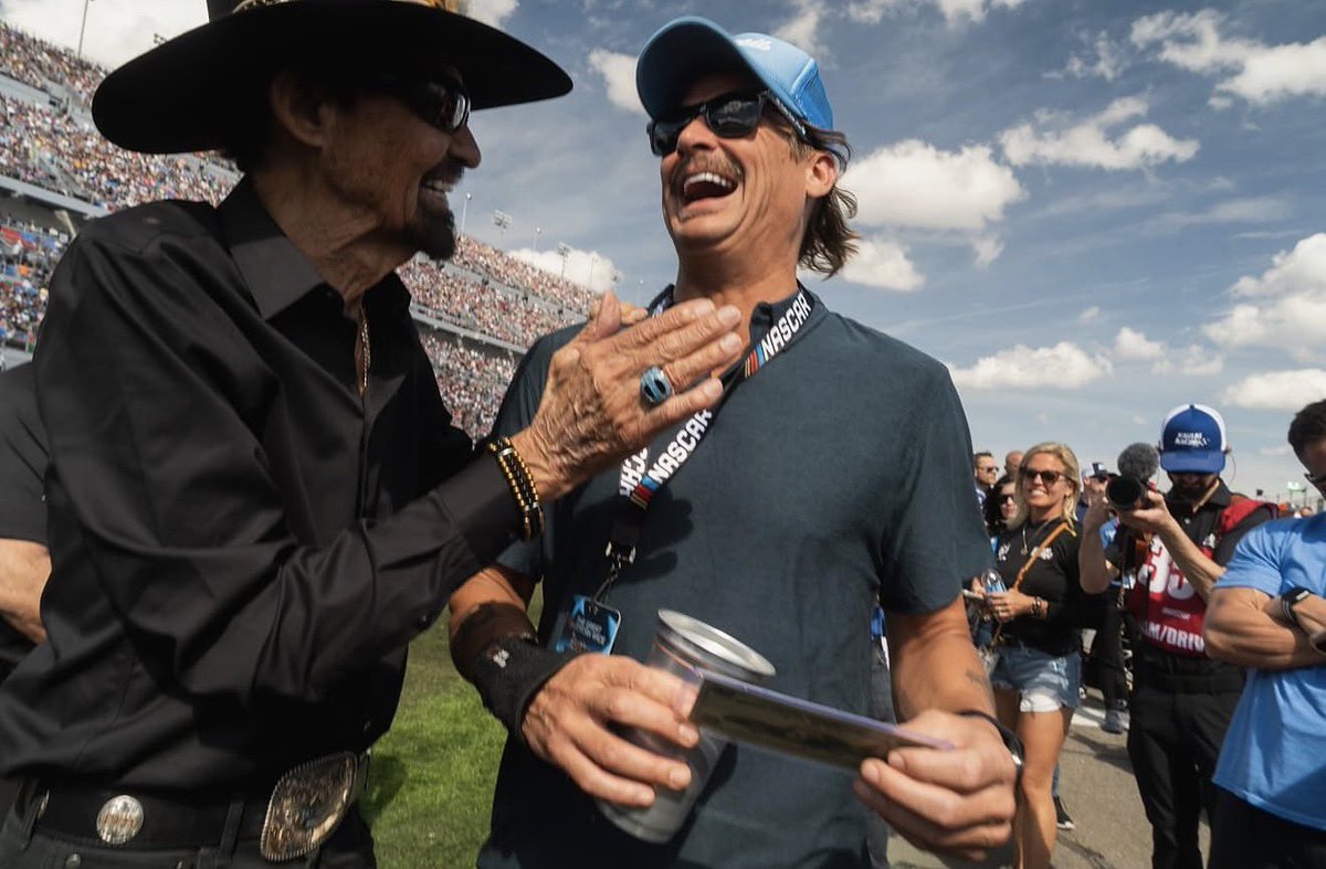 kidRockchatx's tweet photo. American Icons. Welcome to Daytona🇺🇸 https://t.co/8TlOVQU3hh