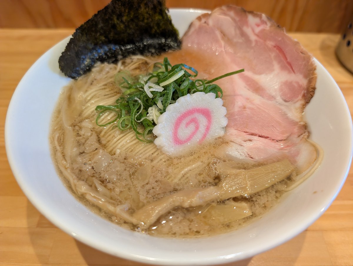 Ramen_SR0102's tweet photo. 中華そば みつ葉
埼玉県さいたま市緑区原山2-13-13

背脂醤油らーめん
和え玉（醤油）

計1,500円

2026/10/10(土)
13時25分着
2名様待ち
13時34分着丼 https://t.co/h4n5uCRryV