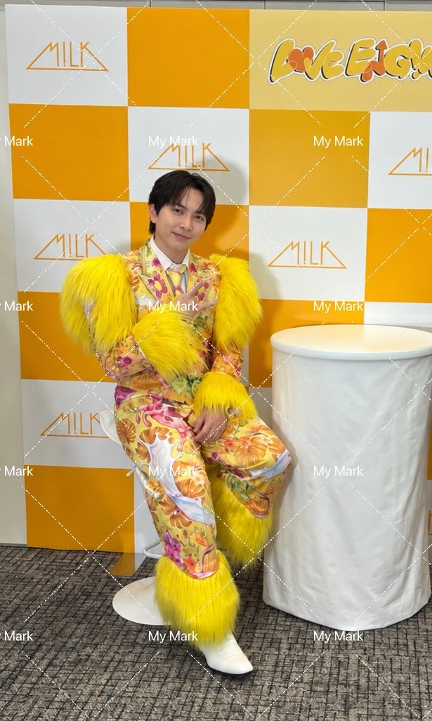 Run_1315's tweet photo. 大好きな吉田さんとツーショ！
緊張したけどペコってはできました（）
💛お願いします
💛ありがとうございました
目見て言ってくれてふぁ、ってなりながら出ました（）声がよすぎるし、当たり前だけど存在してる、！って思いました💭
これからも大好きです https://t.co/BgLWaZMTL5