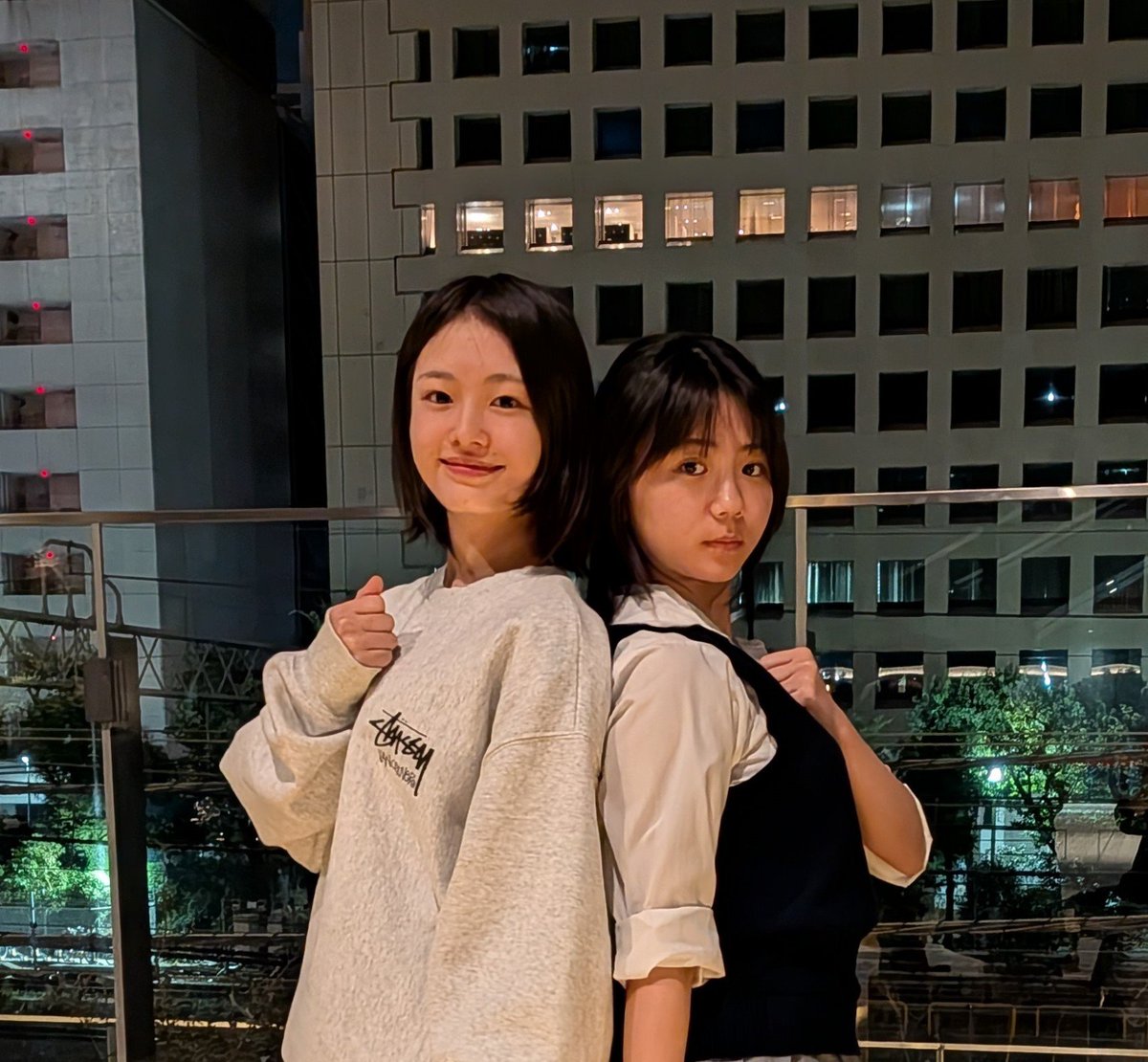 yuri_reo_mama's tweet photo. 昨日は色々りあちゃんと練習〜💦

写真⬇暗かったから自らスポットライト🤣🤣🤣
 #ゆりありあ
 #アイゲキHighschool
 #学生ランウェイ横浜 https://t.co/oNd3zO8RF6