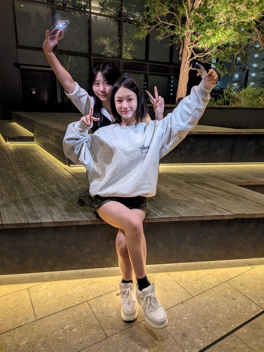 yuri_reo_mama's tweet photo. 昨日は色々りあちゃんと練習〜💦

写真⬇暗かったから自らスポットライト🤣🤣🤣
 #ゆりありあ
 #アイゲキHighschool
 #学生ランウェイ横浜 https://t.co/oNd3zO8RF6