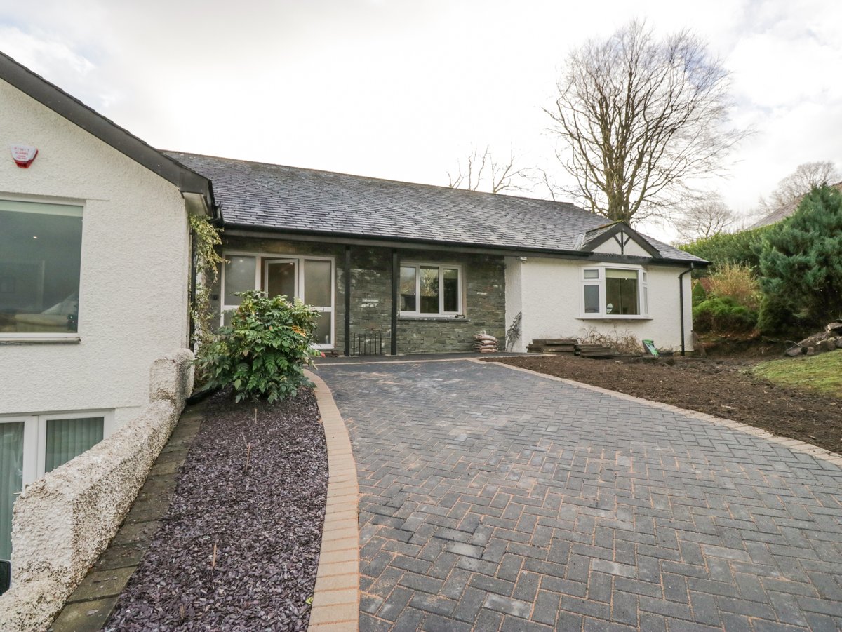 scateringcouk's tweet photo. Whimhowe is a detached, pet-friendly holiday home resting in the lovely town of Windermere in Cumbria set within the stunning Lake District...
🐾 Dog friendly
📍 Windermere, Cumbria
https://t.co/d5szNUPOas
#Windermere #Cumbria #DogFriendly #HolidayCottage #SelfCatering https://t.co/12rbdEiSfU