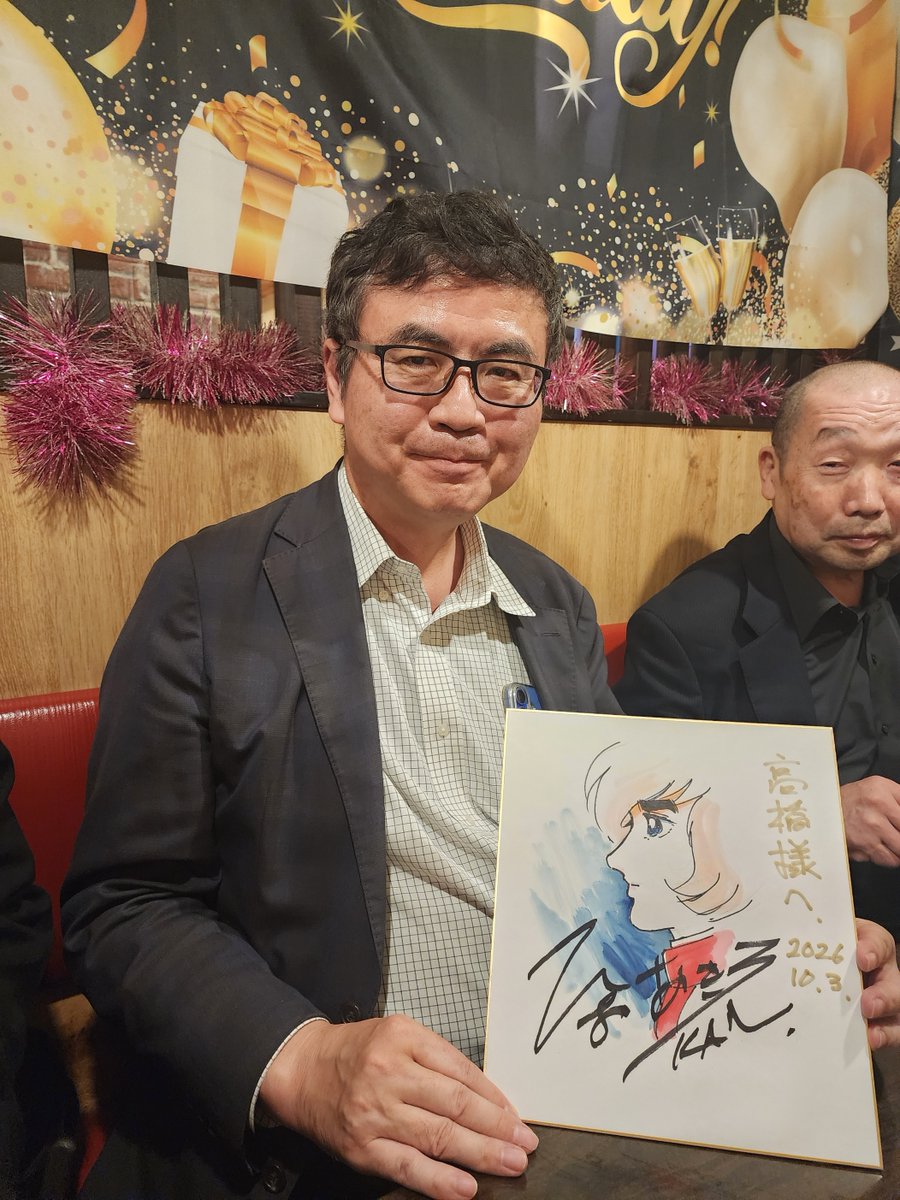 trapro2017's tweet photo. 終了後、【関係者感謝の打上会】にて
入場者プレゼントの色紙交換をいたしました

にんまり嬉しそうな二人♥

そして高橋様には幻の2枚目の色紙をプレゼント♪

太っ腹な、ひお先生が「どっちでも、どうぞ〜」と
2枚描いて送ってくださったのでラッキーでしたね

またの機会を楽しみに

＃竹宮惠子 https://t.co/n4QTDISeUw