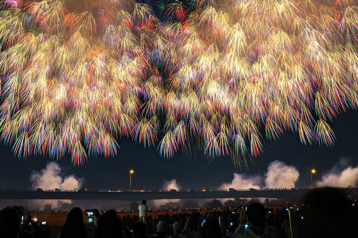 3m1ek's tweet photo. 「これが花火だ〜！」と言わんばかりの
昨晩のこうのす花火の怒涛の彩色千輪。
鳥肌ものでした https://t.co/rBe7xdPKhX