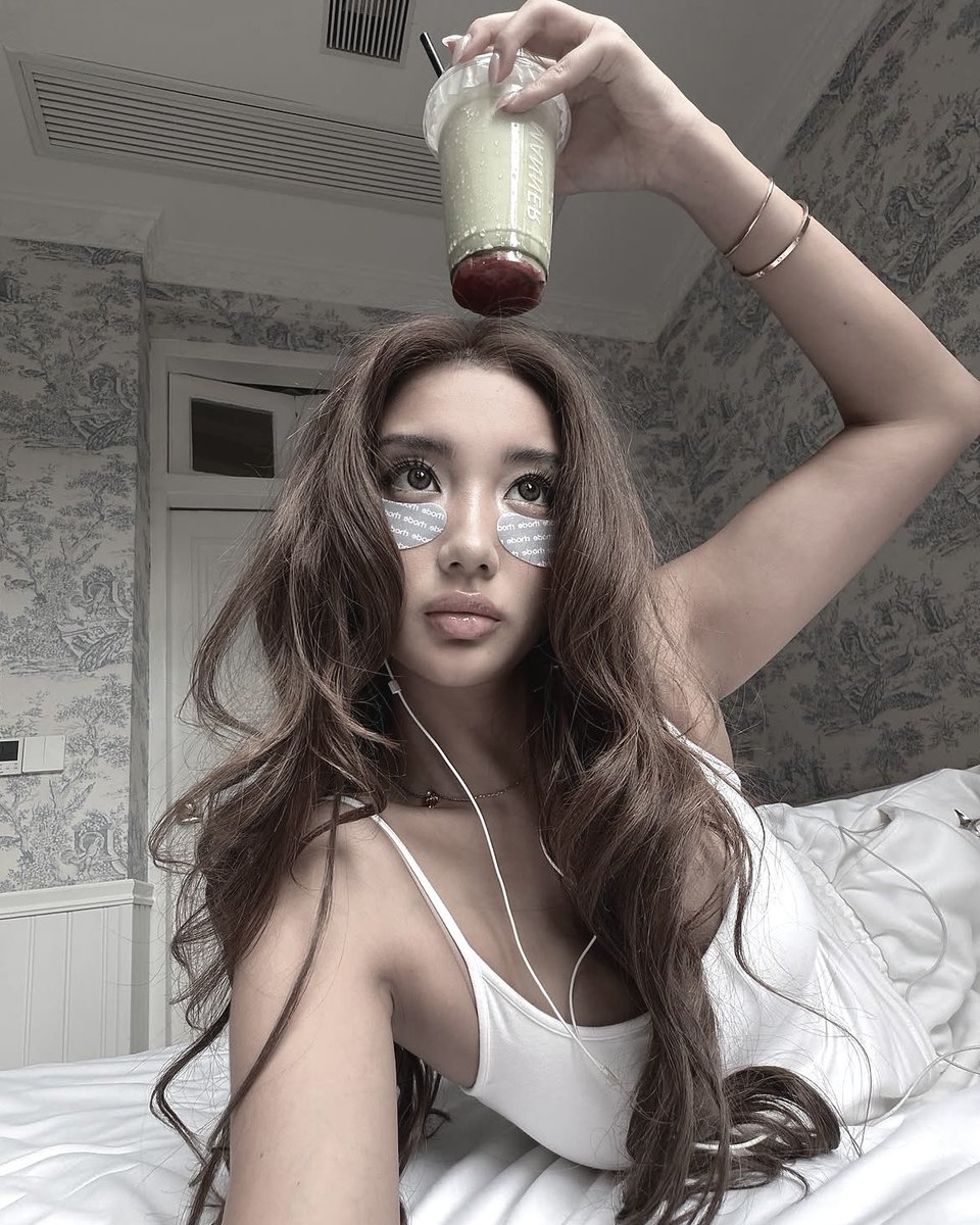 sophsticatted's tweet photo. ᅠ⠀
         
A morning affair with matcha and under-eye masks. 

ᅠ⠀ https://t.co/peBjlIwJNX