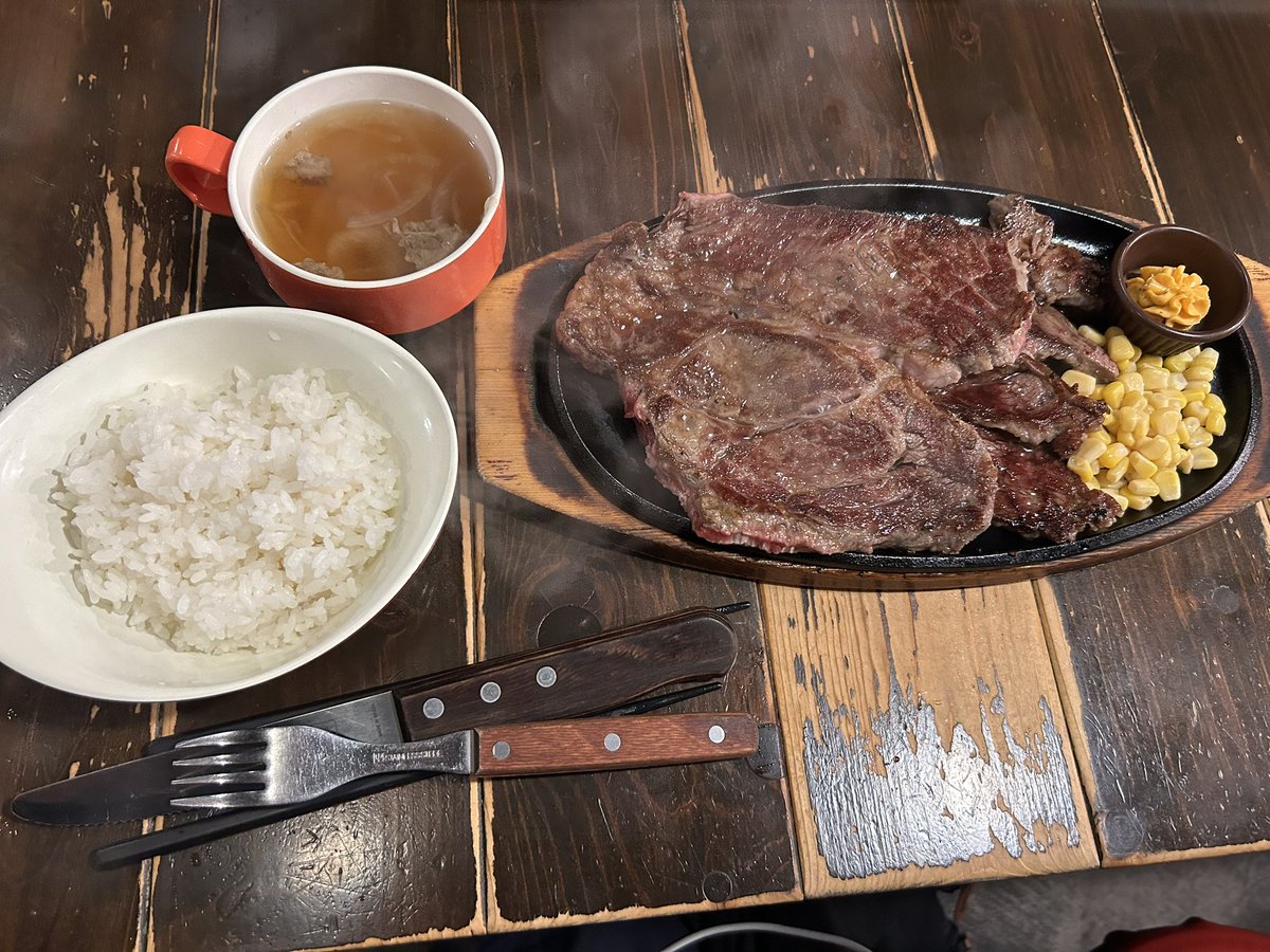 Mncounter's tweet photo. 終わったあと、所沢にある隠れ家的なステーキ屋さんに行ってきました✨500gのステーキと牛すじ入りオニオンスープ最���でした😊食後はハマっているアイスも🍨食欲の秋爆発💥これからも楽しく食べて、楽しく歌っていきまーす💪 https://t.co/y8T4suUYwd